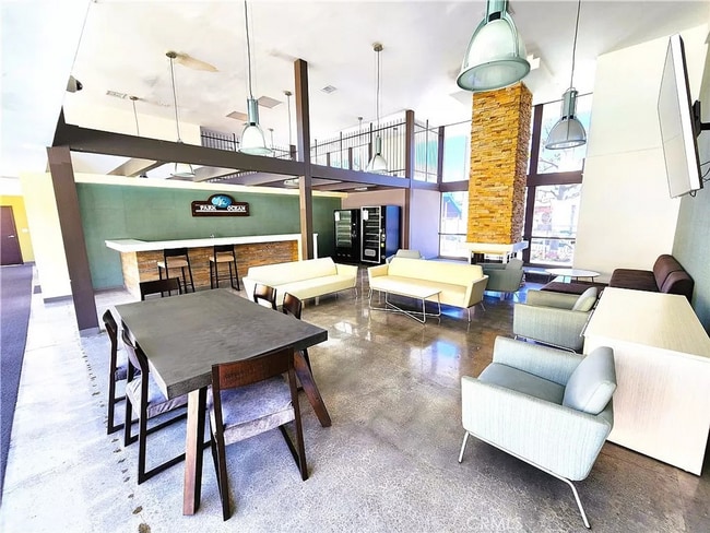 Building Photo - Studio Condo! Long Beach! 90804! Move-In Special $500 Off First Months Rent!