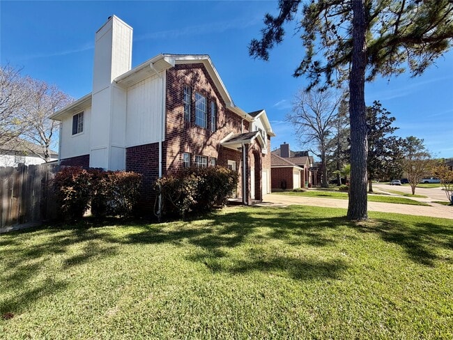 Building Photo - 16907 Dusty Mill Dr W