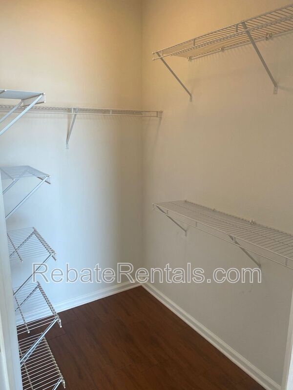 Building Photo - 7801 Point Meadows Dr