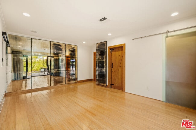 Building Photo - 826 N Kilkea Dr