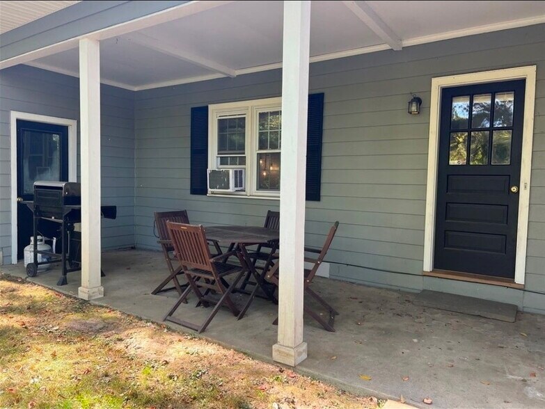 Building Photo - 3126 East Ave