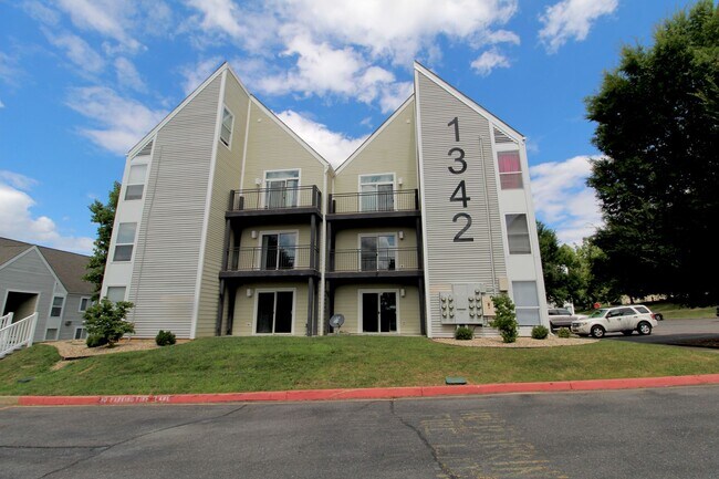 Building Photo - 1342 Hunters Rd