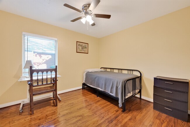 Building Photo - 138 E Rocky Creek Rd