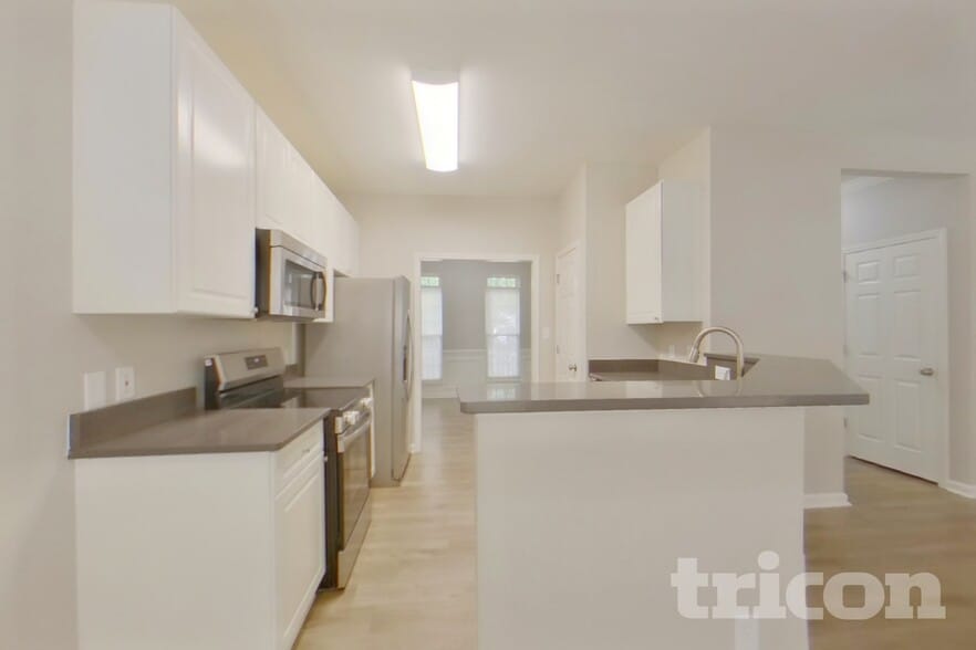 Building Photo - 6902 Fenwick Dr