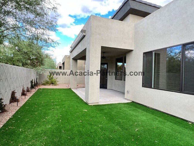 Building Photo - Four Bedroom Home in the Gated Sam Hughes neighborhood.