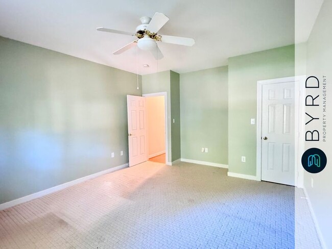 Building Photo - 423 Elm Creek Dr