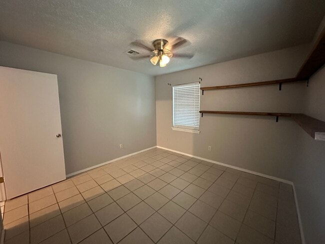 Building Photo - 312 S Avery Dr