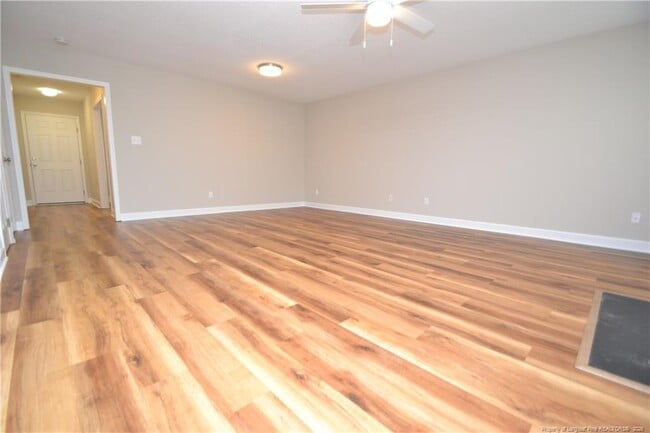 Building Photo - 110 Riverwalk Cir