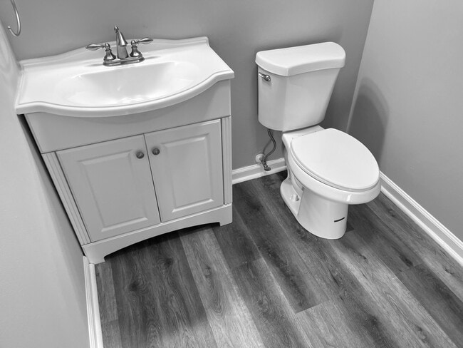 Building Photo - 1606 N Poplar Ave