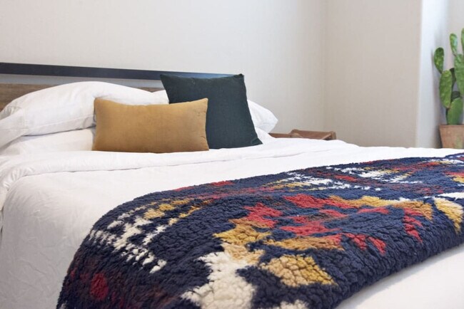 Building Photo - 3912 E Clear Springs Dr.