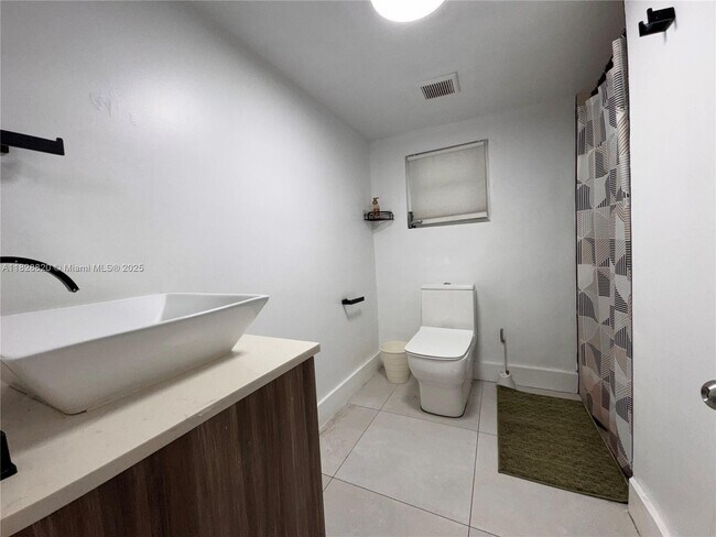 Building Photo - 2796 SW 34th Ct