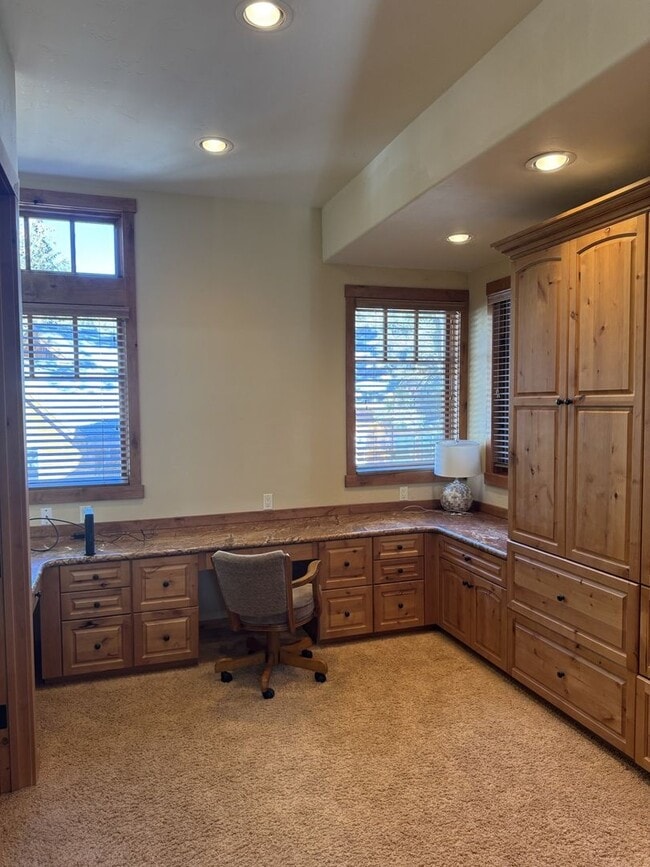 Building Photo - Luxury 5-Bedroom, 6-Bathroom Mountain Retreat – Hot Tub, Fireplaces, & More!