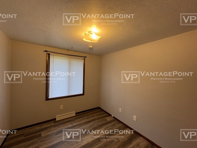 Building Photo - 4220 Hillcrest Dr