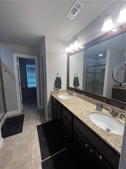 Building Photo - 2002 Price Ave