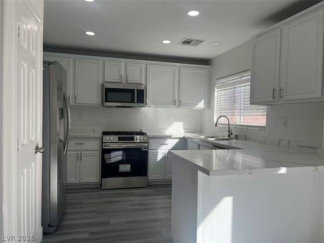 Building Photo - 6339 W Silver Ribbon Ct