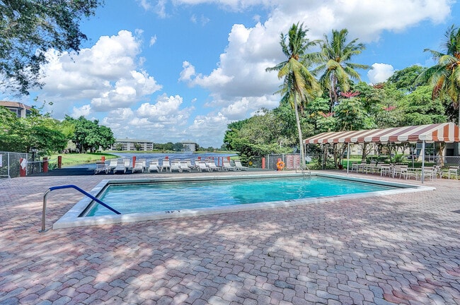 Building Photo - 9460 Poinciana Pl