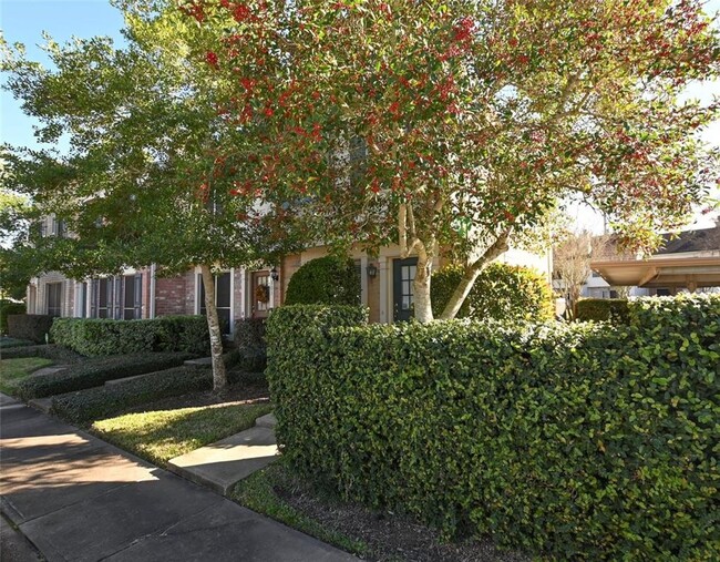 Building Photo - Welcome to This Charming Townhome Nestled ...