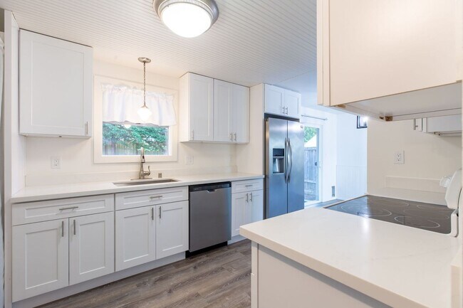 Building Photo - 8024 Florida Dr