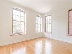 Building Photo - 421 Hanover St