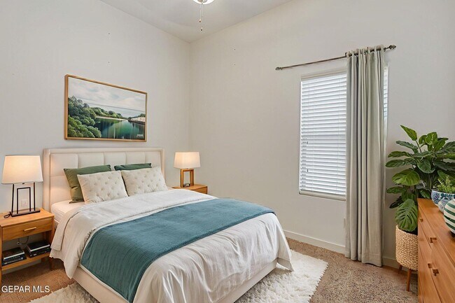 Building Photo - 308 S Manzanita Dr