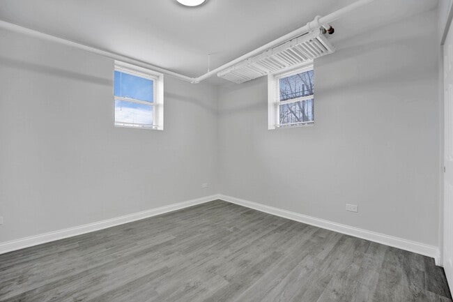 Building Photo - 4454 W Parker Ave