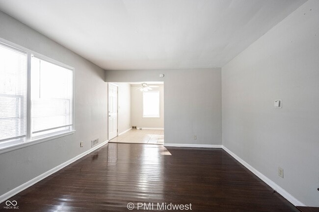 Building Photo - 1857 W 60th St