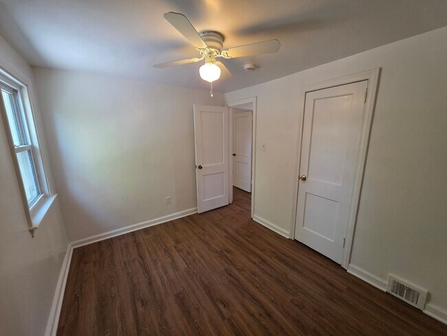 Building Photo - 17 Paynter Dr
