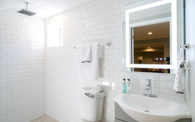 Building Photo - 4410 16th St NE