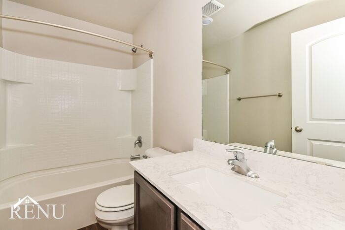 Building Photo - 1705 Burgundy Dr