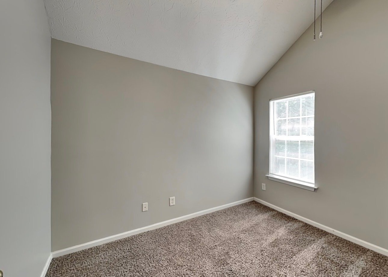 Building Photo - 2621 Fairstone Ave