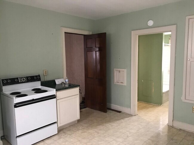 Kitchen - 118 W Chestnut St