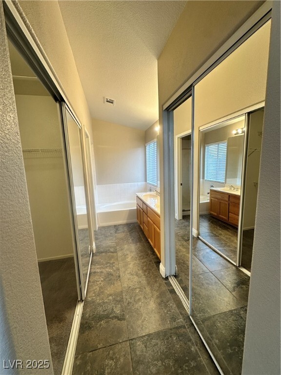 Building Photo - 2180 Polynesia Cir