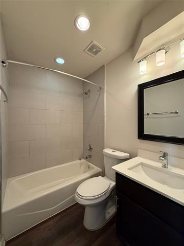 Building Photo - 2106 Bennett Ave