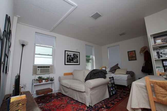 Building Photo - 454 E Girard Ave