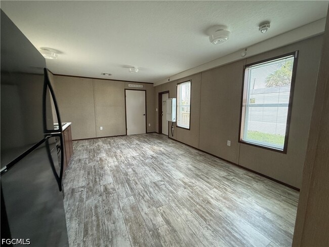 Building Photo - 12120 Cactus Dr