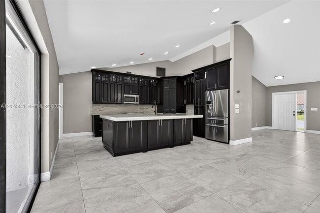 Building Photo - 9654 Sun Pointe Dr