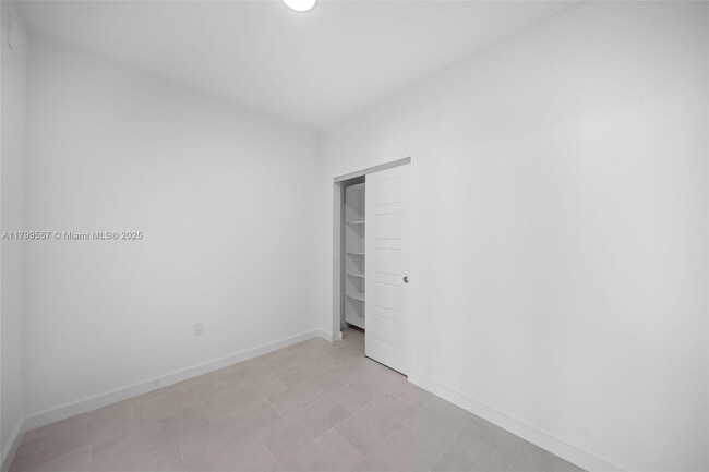 Building Photo - 2150 N Bayshore Dr