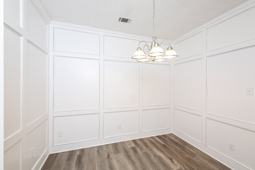 Building Photo - 5976 Southbend Ln