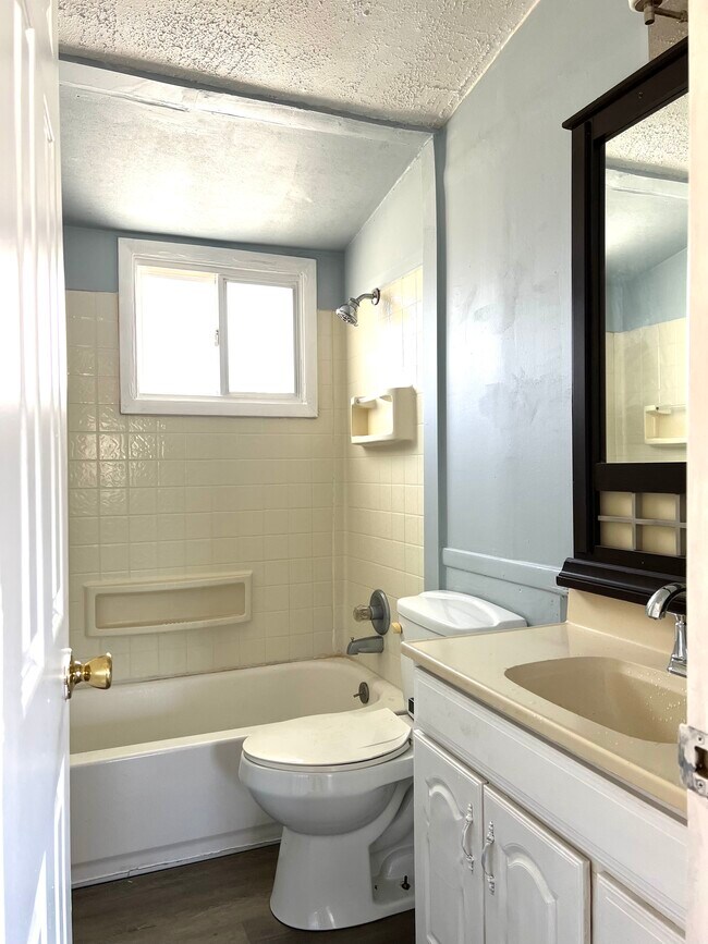 Bathroom - 1867 Payson Rd