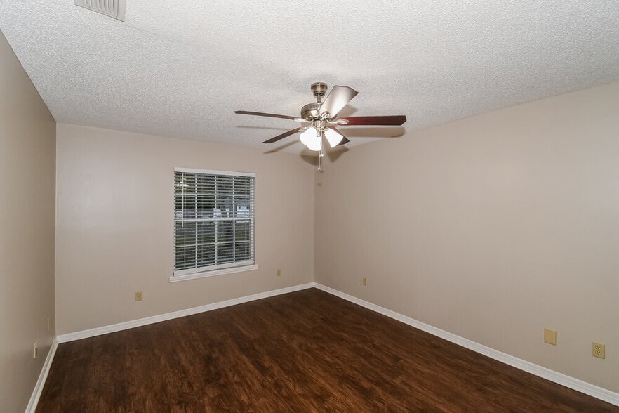 Building Photo - 9060 Castle Rock Dr