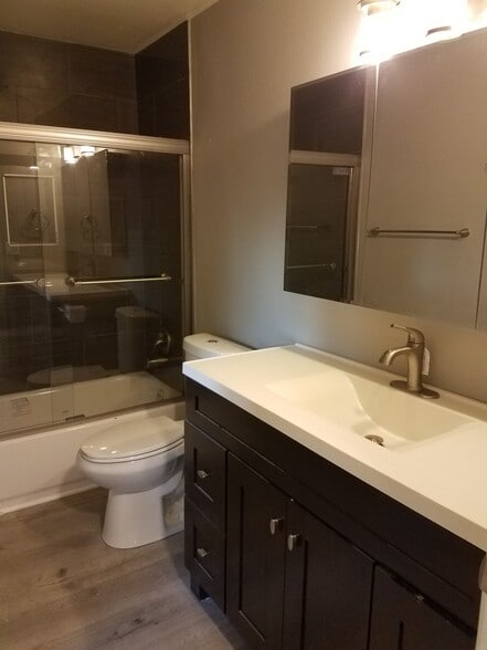 Building Photo - 2464 Beaufort Dr