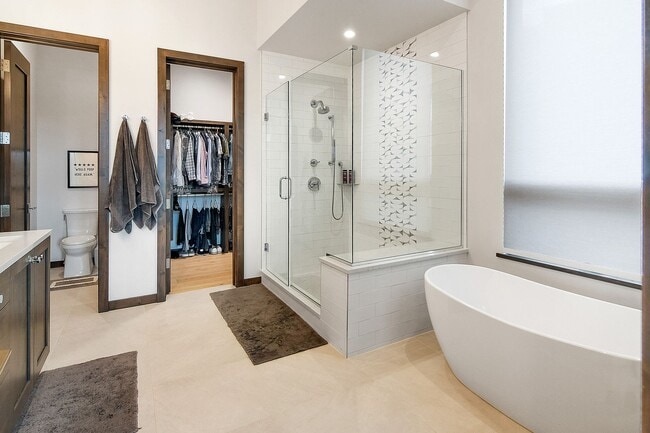 Building Photo - Luxury ski season rental is an entertainer...