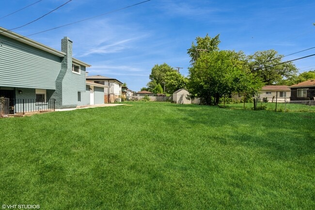 Building Photo - 15463 Diekman Ct