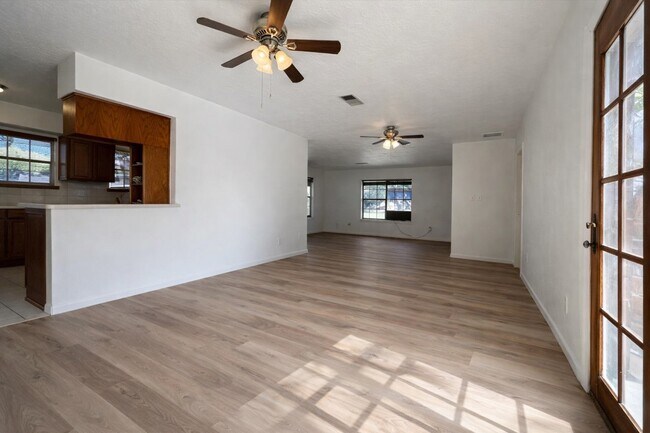 Building Photo - 1220 Kelving Way