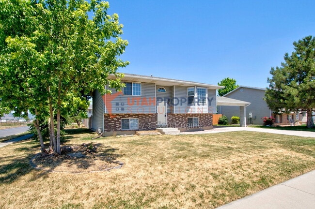 Building Photo - 496 W 330 S