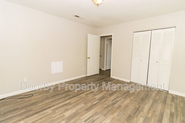 Building Photo - 6413 Basswood Ln