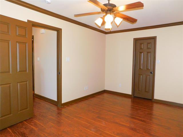 Building Photo - 558 Jay St