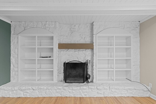 Building Photo - AVAILABLE NOW! Waterfront Living in Carmel!