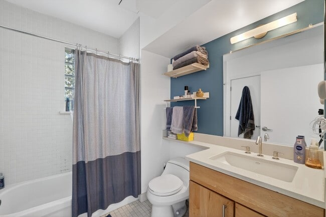 Building Photo - Modern 2BR Condo with Parking Included in Columbia Heights. Walkable Location!