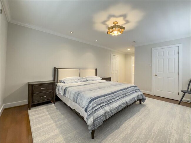 Building Photo - 42 Greythorne Woods Cir
